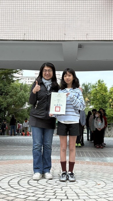恭喜609邱o茵 同學 榮獲14年度臺中市英語說故事　佳作，感謝李冠蓉老師辛苦的指導